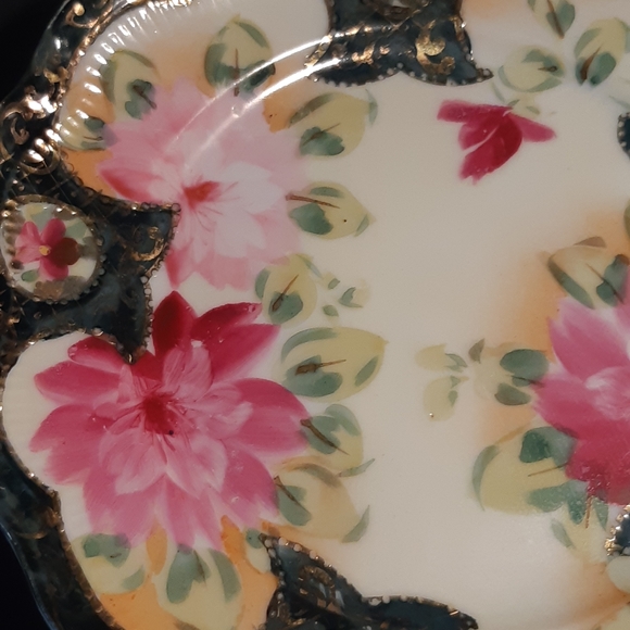 Vintage floral gold design plate| 8.5/10 - Picture 3 of 10